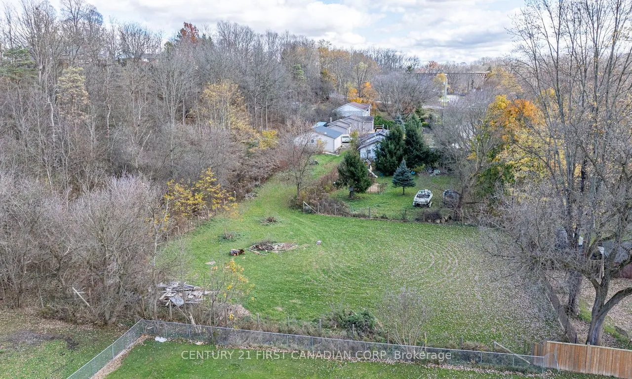 12 Davis St, Central Elgin, ON N5P 1X8