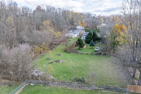 12 Davis St, Central Elgin, ON N5P 1X8