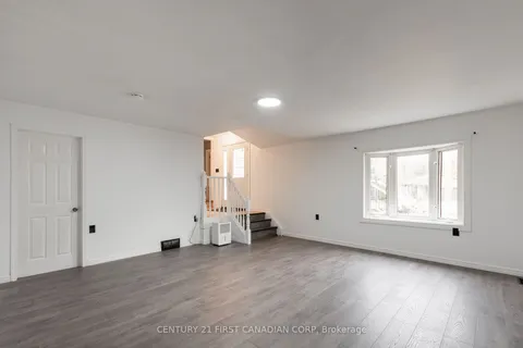 12 Davis St, Central Elgin, ON N5P 1X8