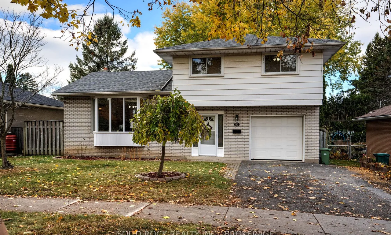 82 Queen Mary Rd, Kingston, ON K7M 2A5