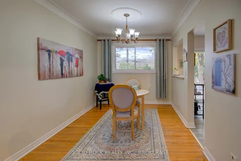 82 Queen Mary Rd, Kingston, ON K7M 2A5