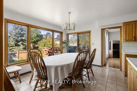 617 Rivermeade Ave, Kingston, ON K7M 7Z5