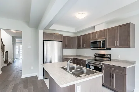 100 Bur Oak Dr, Thorold, ON L2V 0L8