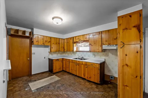 348 University Ave, Cobourg, ON K9A 2J1
