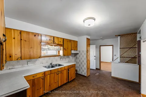 348 University Ave, Cobourg, ON K9A 2J1