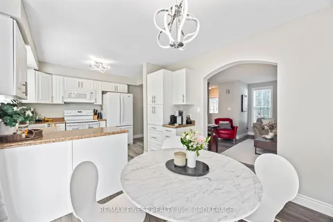 884 Uxbridge Cres, Kingston, ON K7M 8K9