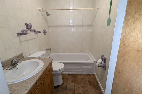 2480 Hitchcock Rd, Kingston, ON K0H 1Y0