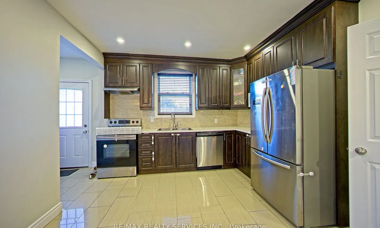 78 Martimas Ave, Hamilton, ON L8H 3N3