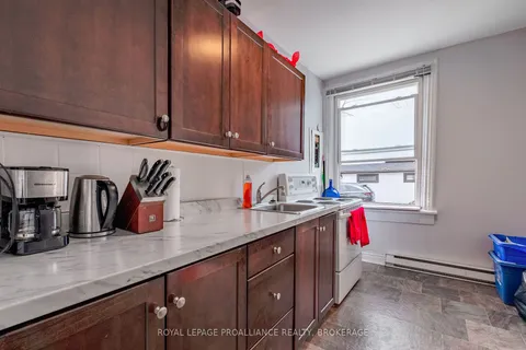 93 Cherry St, Kingston, ON K7K 3W7
