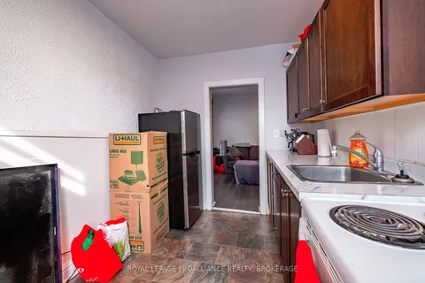 93 Cherry St, Kingston, ON K7K 3W7