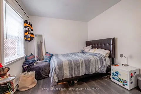 93 Cherry St, Kingston, ON K7K 3W7