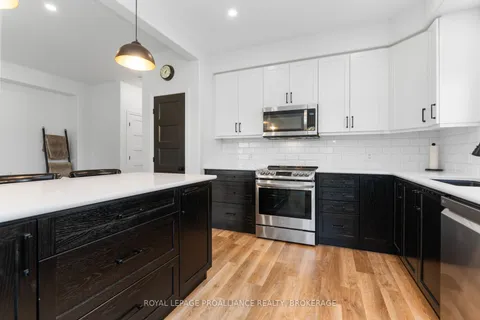 1364 OTTAWA St, Kingston, ON K7P 0C2