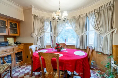 19 Pottruff Rd, Hamilton, ON L8K 3Z7