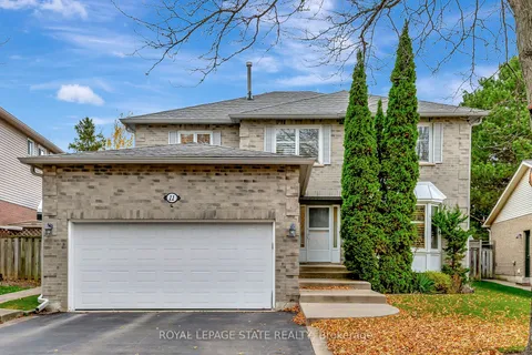 11 Willowtree Crt, Hamilton, ON L9H 6T3