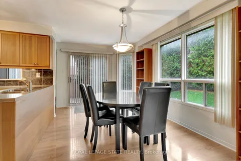 11 Willowtree Crt, Hamilton, ON L9H 6T3