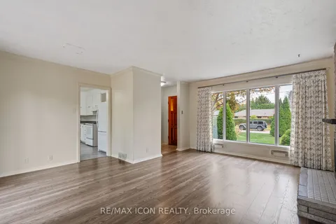 520 Oakridge Dr, London, ON N6H 3G1