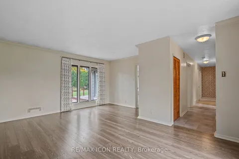 520 Oakridge Dr, London, ON N6H 3G1