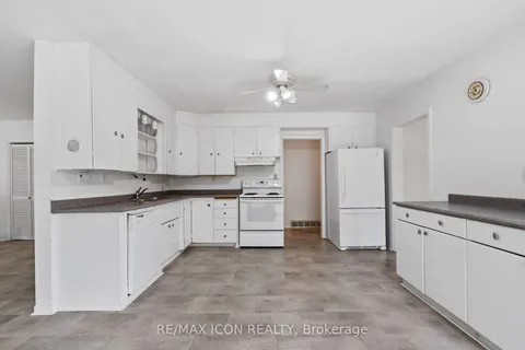 520 Oakridge Dr, London, ON N6H 3G1