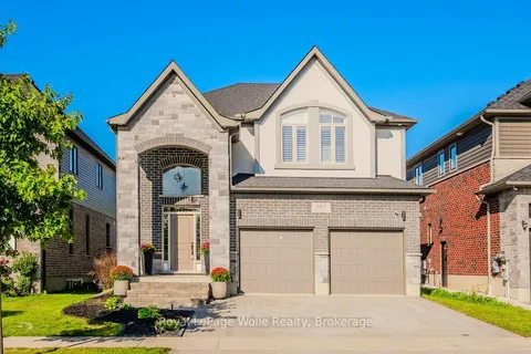 680 Pelham St, Waterloo, ON N2K 0C2