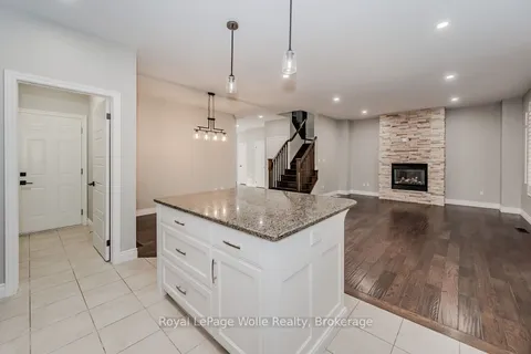 680 Pelham St, Waterloo, ON N2K 0C2