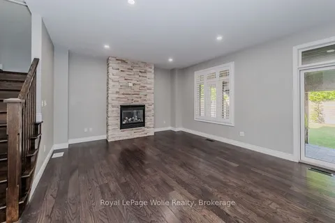 680 Pelham St, Waterloo, ON N2K 0C2