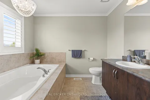 14 Carroll Lane, Brantford, ON N3T 5L5