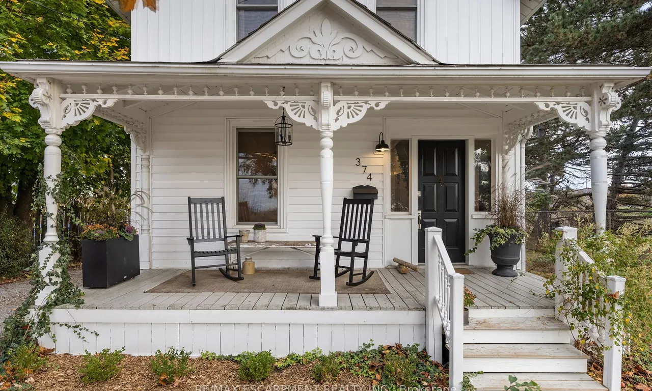 374 Ontario St, Grimsby, ON L3M 3H5