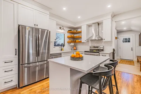 374 Ontario St, Grimsby, ON L3M 3H5