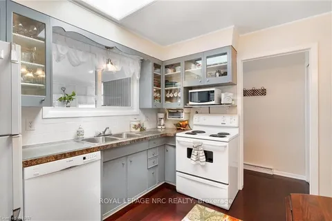 14 VALLEY Rd, St. Catharines, ON L2S 1Y6