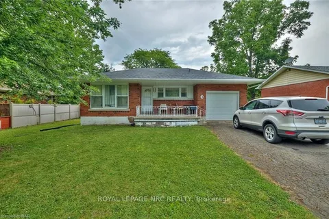 5 EAST HAMPTON Rd, St. Catharines, ON L2T 3C9