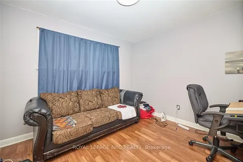 5 EAST HAMPTON Rd, St. Catharines, ON L2T 3C9