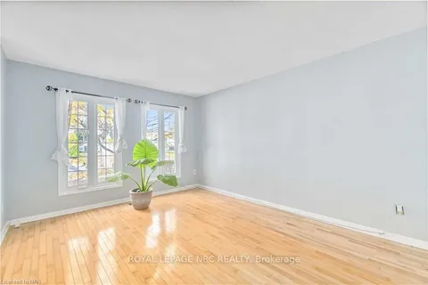 6604 HARMONY Ave, Niagara Falls, ON L2H 1Z4