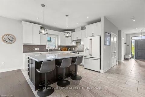 28 VENTURE Way, Thorold, ON L2V 0B7