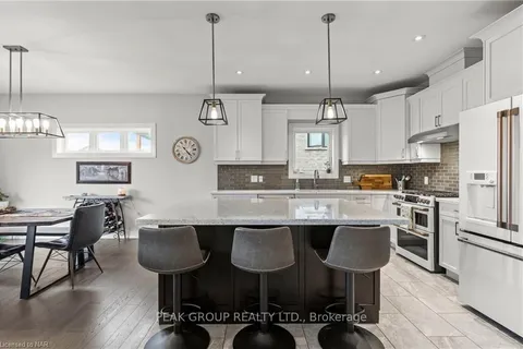 28 VENTURE Way, Thorold, ON L2V 0B7