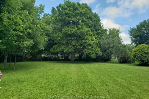 20 GRAND TRUNK Ave, Leeds and the Thousand Islands, ON K0E 1L0