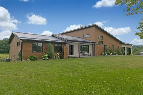 4566 Harwood Rd, Hamilton Township, ON K0K 1C0