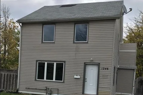 1246 Monmouth Rd, Windsor, ON N8Y 3M1