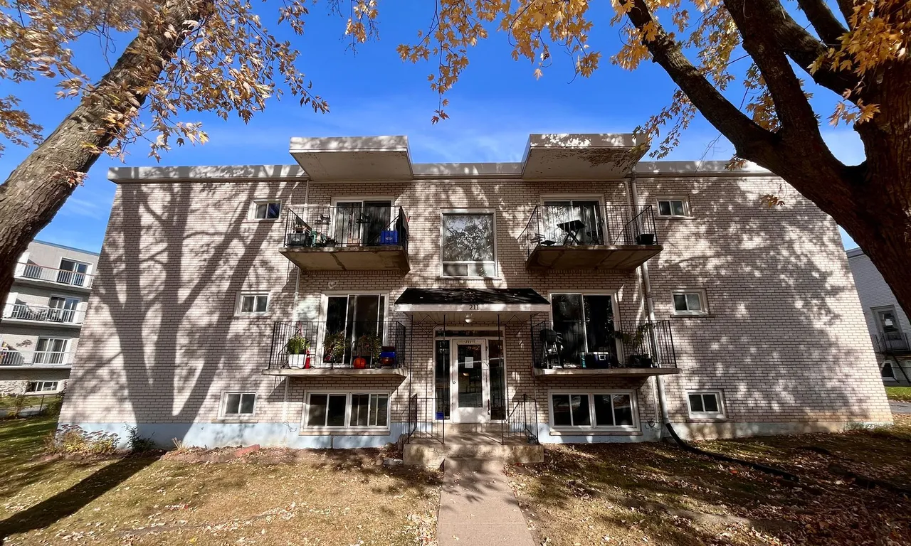 211 Queen Mary Rd, Kingston, ON K7M 2B1