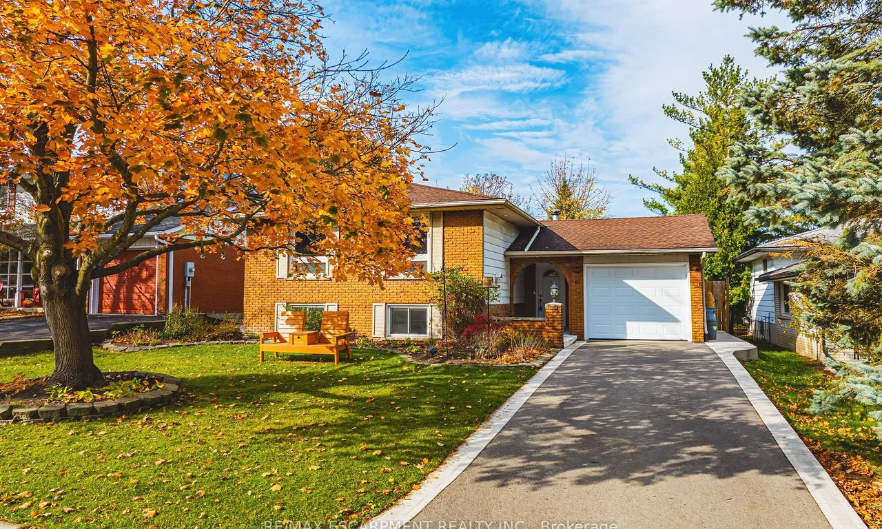 81 Skyline Dr, Hamilton, ON L9H 3S3