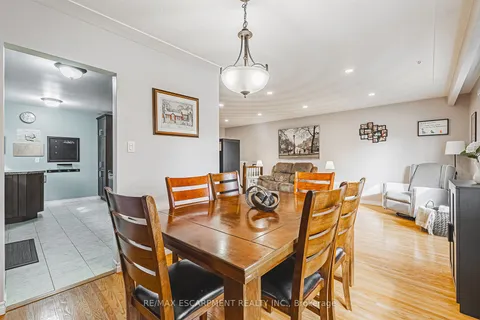 81 Skyline Dr, Hamilton, ON L9H 3S3