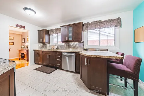 81 Skyline Dr, Hamilton, ON L9H 3S3