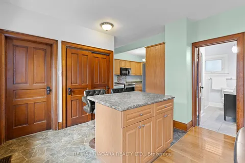 259 NIAGARA St, St. Catharines, ON L2M 4V5