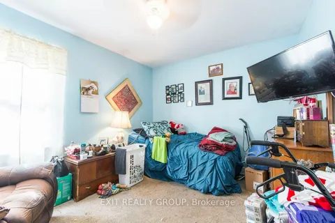 240 Sidney St, Quinte West, ON K8V 2T3