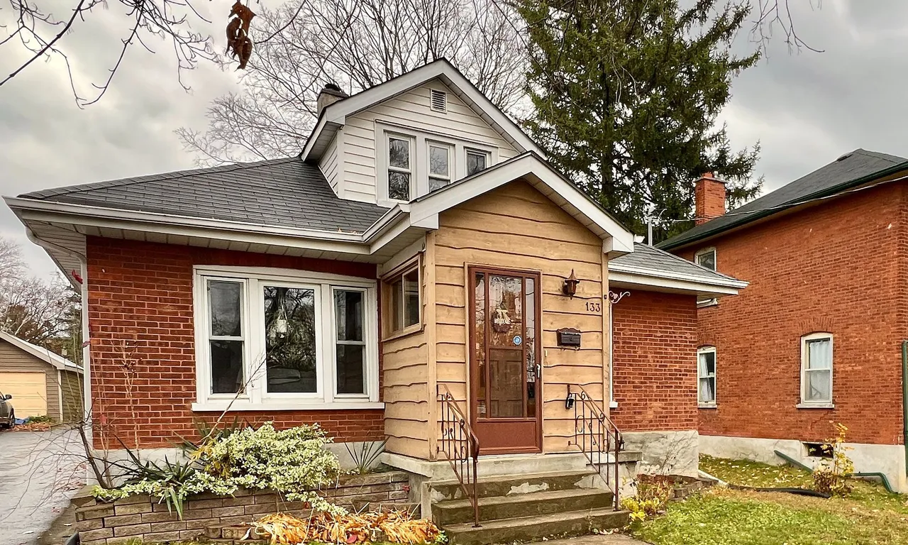 133 Byron St, Quinte West, ON K8V 2Y5