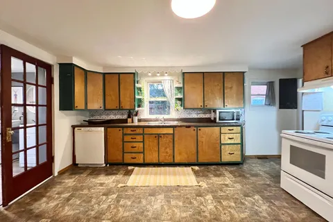 133 Byron St, Quinte West, ON K8V 2Y5