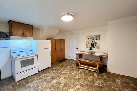 133 Byron St, Quinte West, ON K8V 2Y5