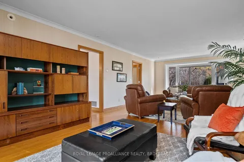 1021 Sydenham Rd, Kingston, ON K7M 3L8