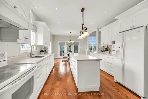 91 SOUTHCREEK Crt, Hamilton, ON L9K 1M2