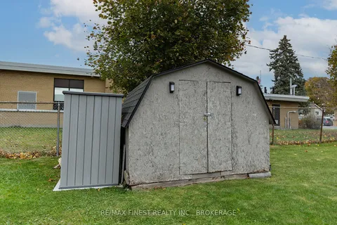 150 Lakeview Ave, Kingston, ON K7M 3T7