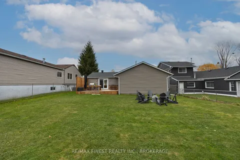 150 Lakeview Ave, Kingston, ON K7M 3T7